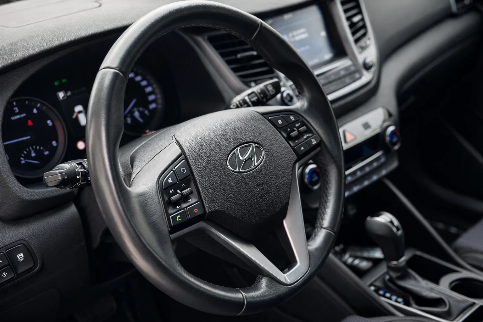 Hyundai Tucson 1.7 CRDI::1 СОБСТВЕНИК::КАМЕРА::140 000 КМ::, снимка 8 - Автомобили и джипове - 53931093