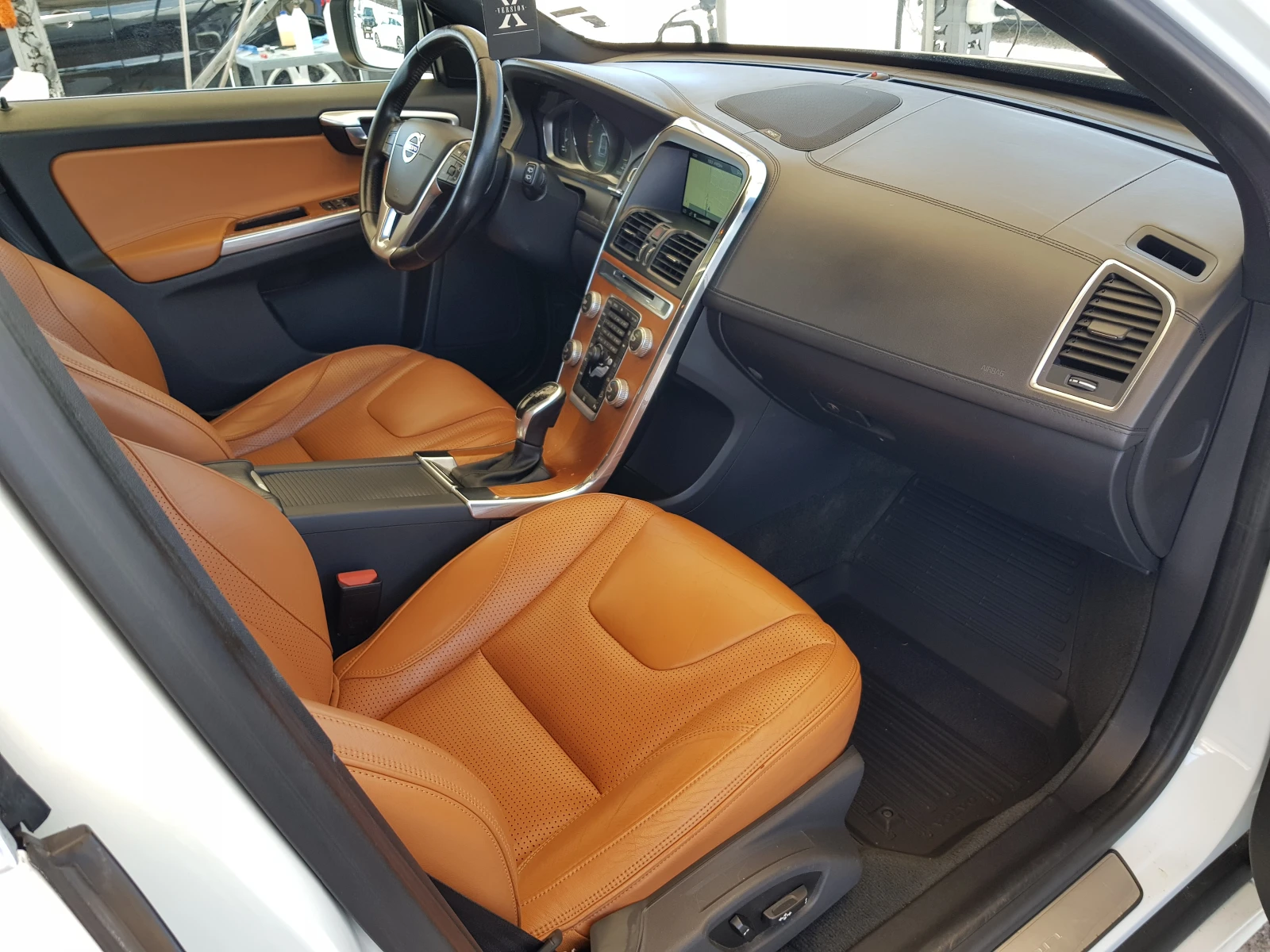 Volvo XC60 2.4-220 к.с. D5 AWD/INSCRIPTION /07/2016г. EURO 6B, снимка 10 - Автомобили и джипове - 54834791