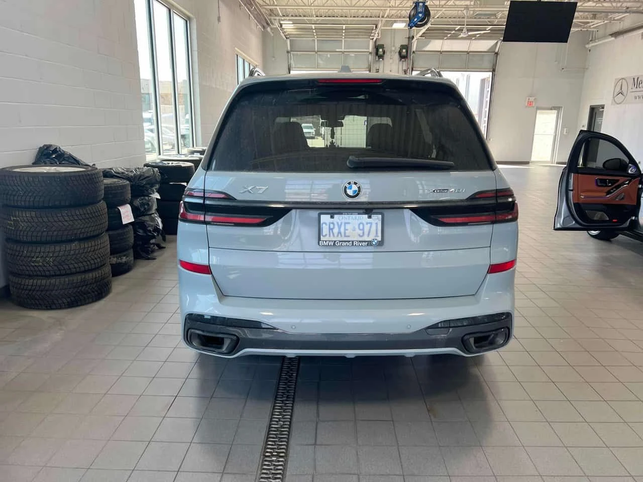 BMW X7 xDrive40i / 360 / DIS / HUD / DAYTONA GREY /CARFAX, снимка 4 - Автомобили и джипове - 55670979