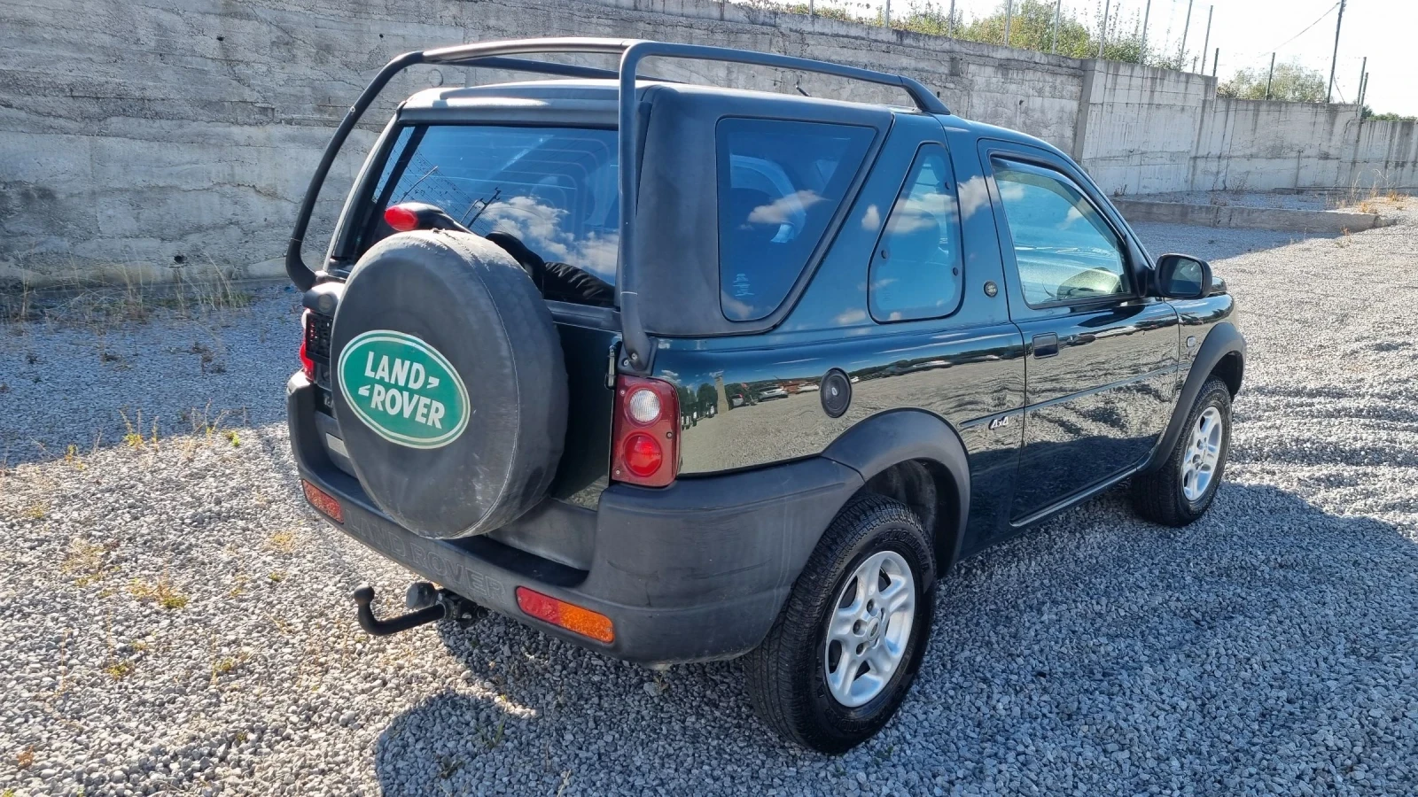 Land Rover Defender 2.0 TD HARD TOP, снимка 3 - Автомобили и джипове - 56062600