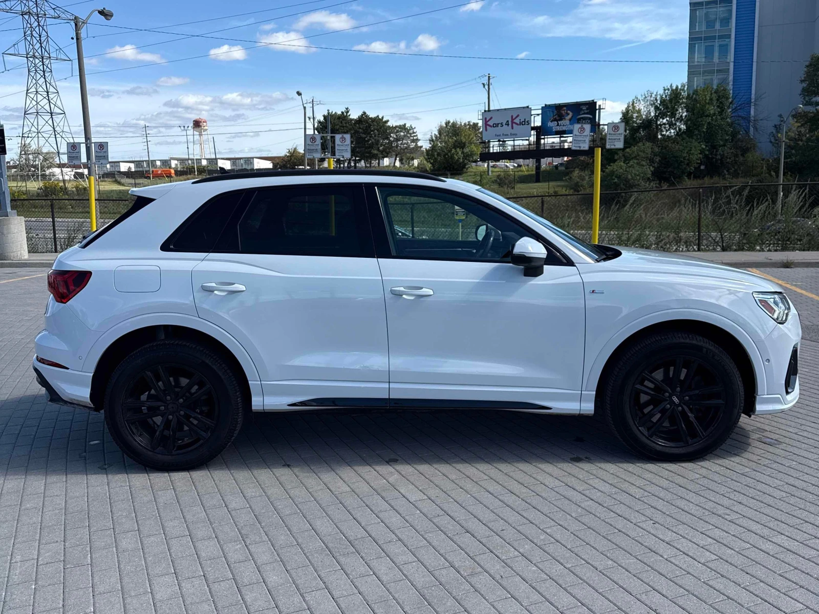 Audi Q3 * Technik * АВТОКРЕДИТ * ГЛАВНО ПРЕДСТАВИТЕЛСТВО, снимка 4 - Автомобили и джипове - 56133187