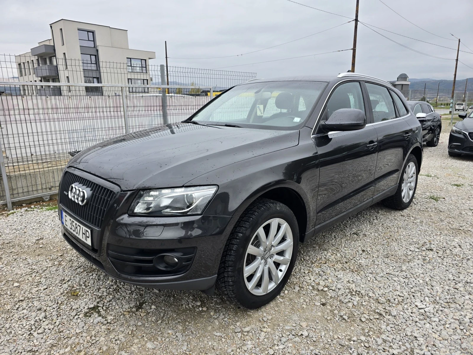 Audi Q5 2.0 TDI  170 kc QUATTRO, снимка 2 - Автомобили и джипове - 56745256