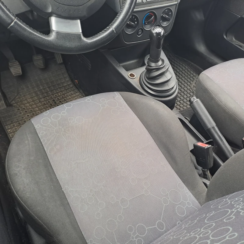 Ford Fiesta 1.4 дизел, снимка 5 - Автомобили и джипове - 47373024