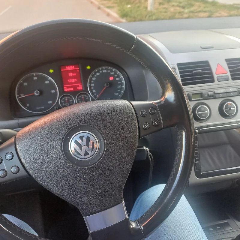 VW Touran 1.9tdi 105кс 6скорости, снимка 12 - Автомобили и джипове - 51058663