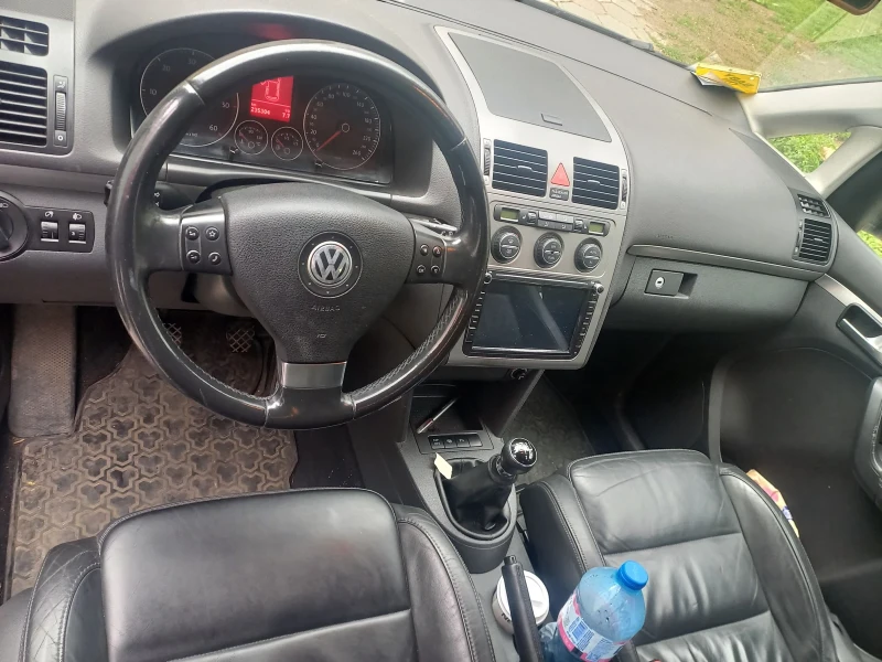 VW Touran 1.9tdi 105кс 6скорости, снимка 17 - Автомобили и джипове - 51058663