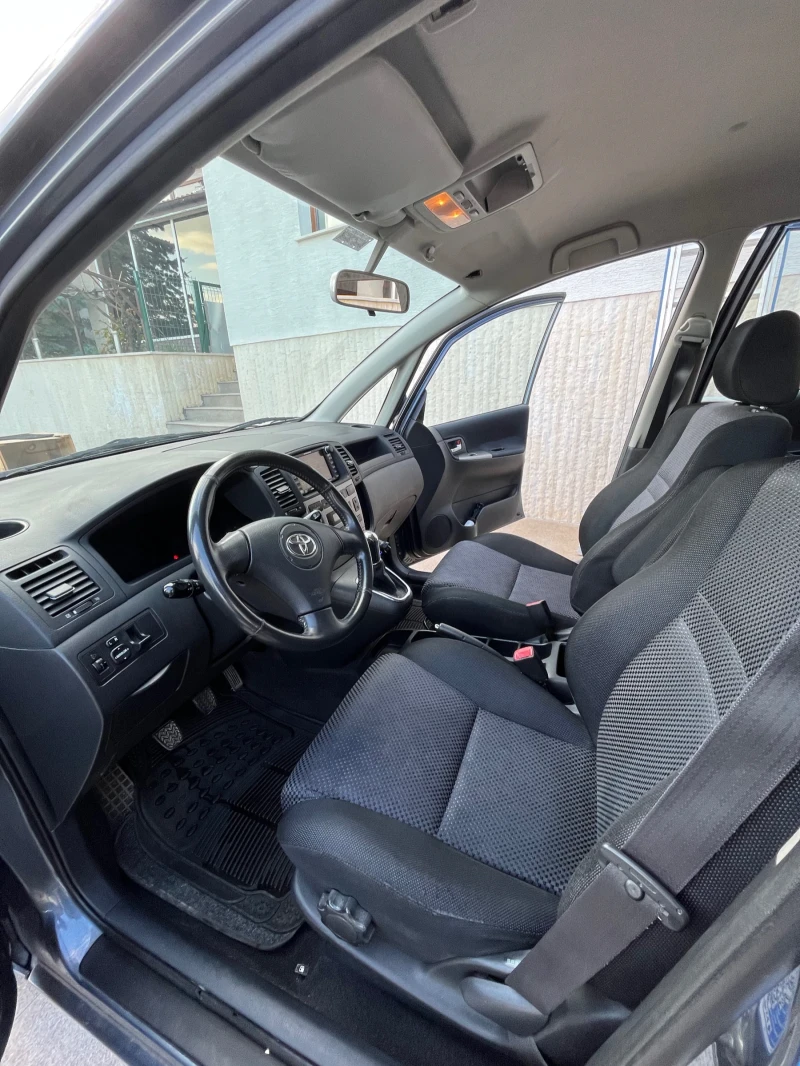 Toyota Corolla verso, снимка 9 - Автомобили и джипове - 52414701