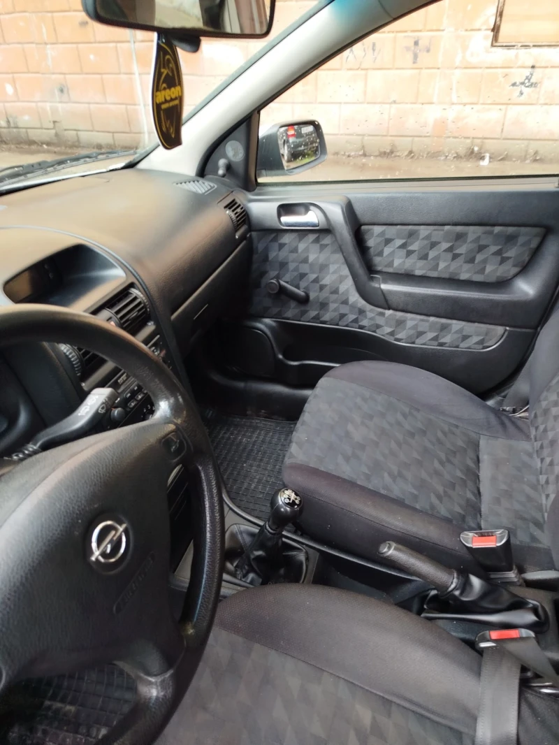 Opel Astra Седан, снимка 6 - Автомобили и джипове - 52582135