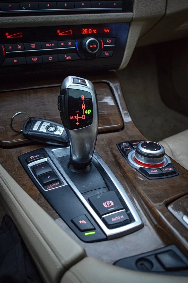 BMW 525 ПАМЕТ/ПОДГРЕВИ/LOGIC7/ШИБИДАХ, снимка 13 - Автомобили и джипове - 52654914