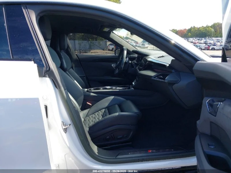 Audi E-Tron GT RS QUATTRO* B&O-музика* подгрев* обдухване* Heads-, снимка 7 - Автомобили и джипове - 52735919