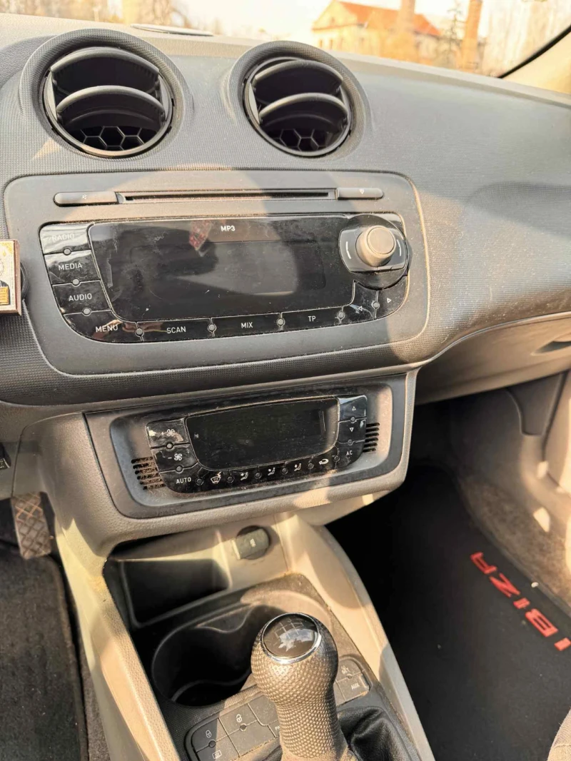 Seat Ibiza 1.4 mpi, снимка 10 - Автомобили и джипове - 52842813