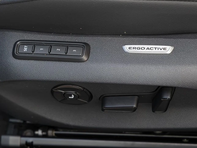 VW Passat Variant 2.0 TSI 4Motion = R-Line = Гаранция, снимка 4 - Автомобили и джипове - 54158037