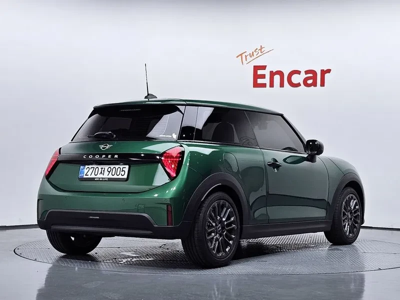 Mini Cooper 4Th Generation Essential, снимка 2 - Автомобили и джипове - 56289088