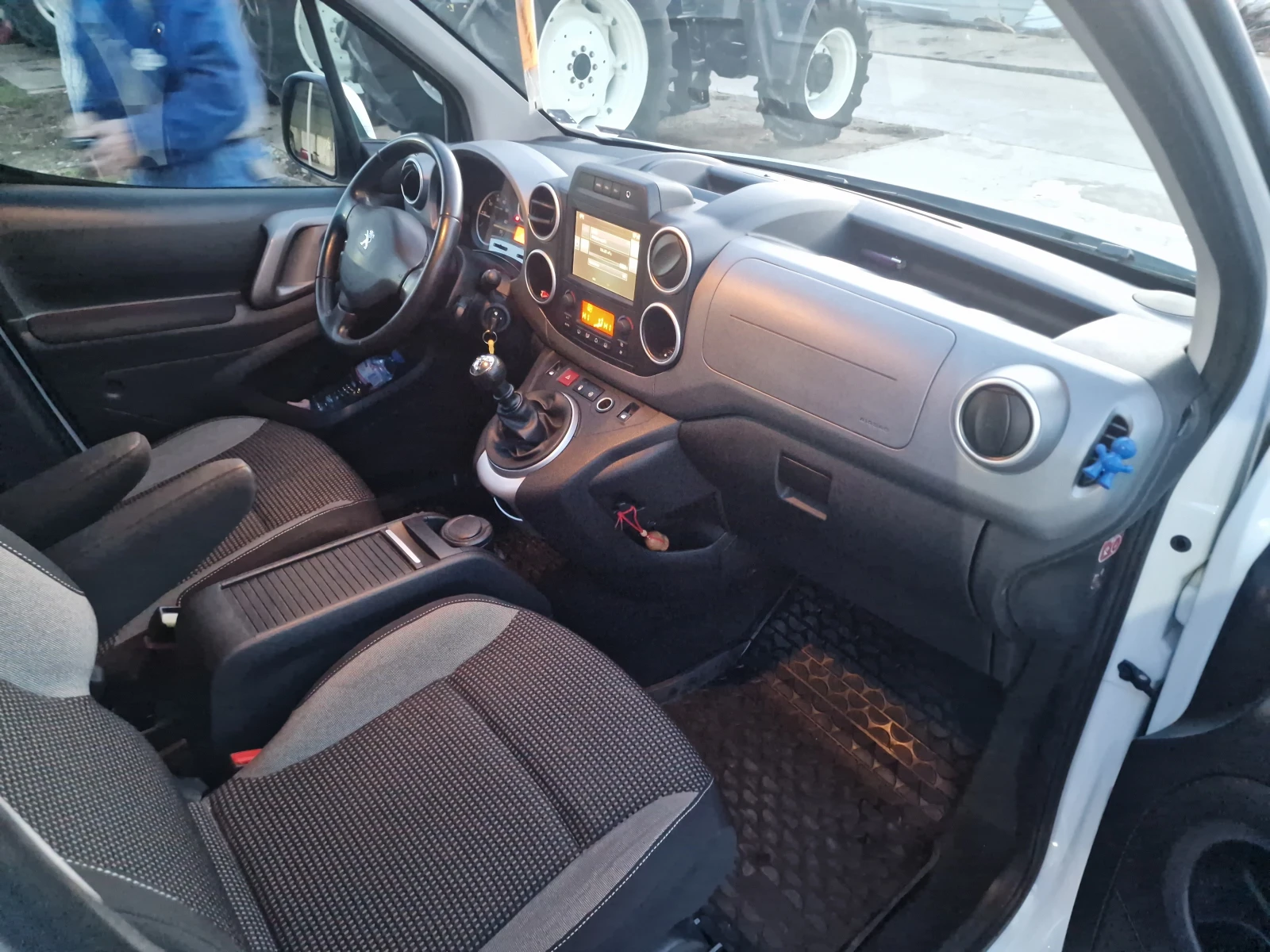 Peugeot Partner 1.6 HDI 4+ 1  | Mobile.bg   13