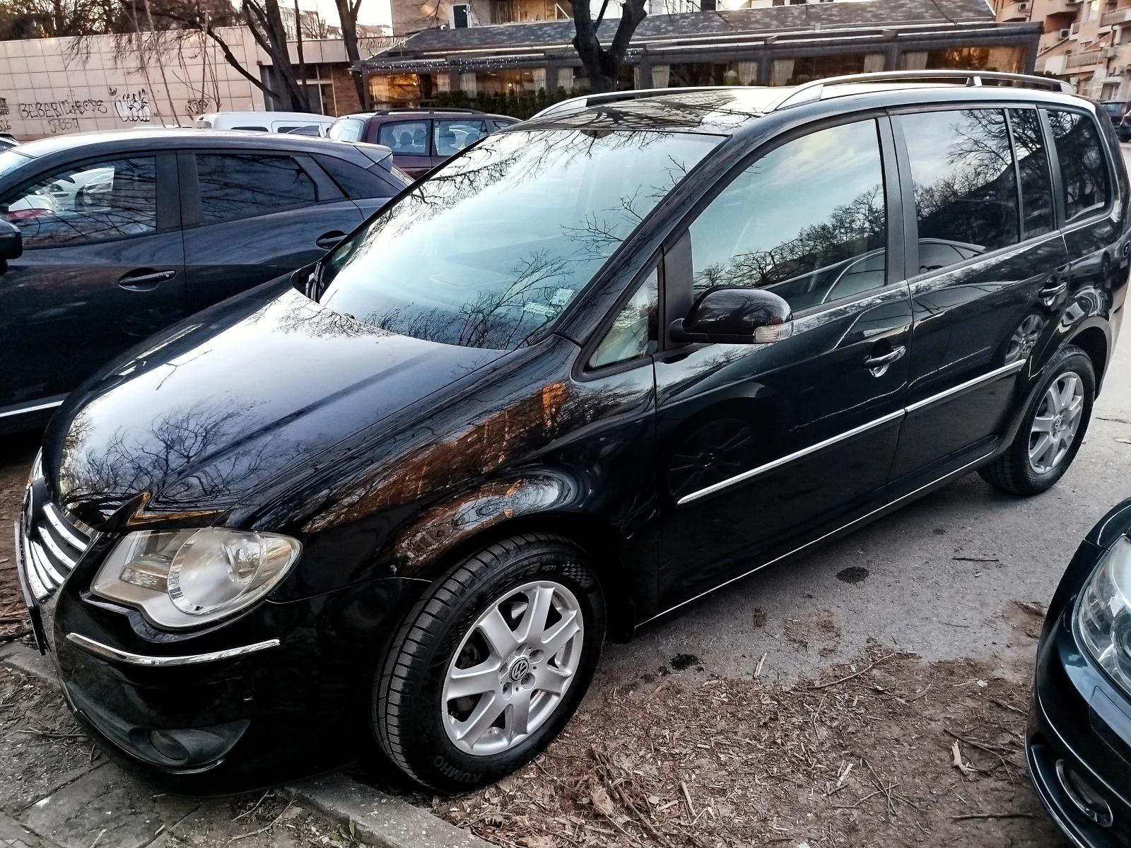 VW Touran 1.9tdi 105кс 6скорости, снимка 2 - Автомобили и джипове - 51058663