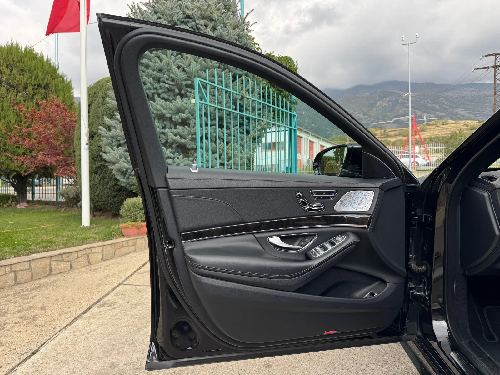 Mercedes-Benz S 350 d 4Matic* AMG Line* 3xTV* Pano* HeadUp* Burmester - изображение 4