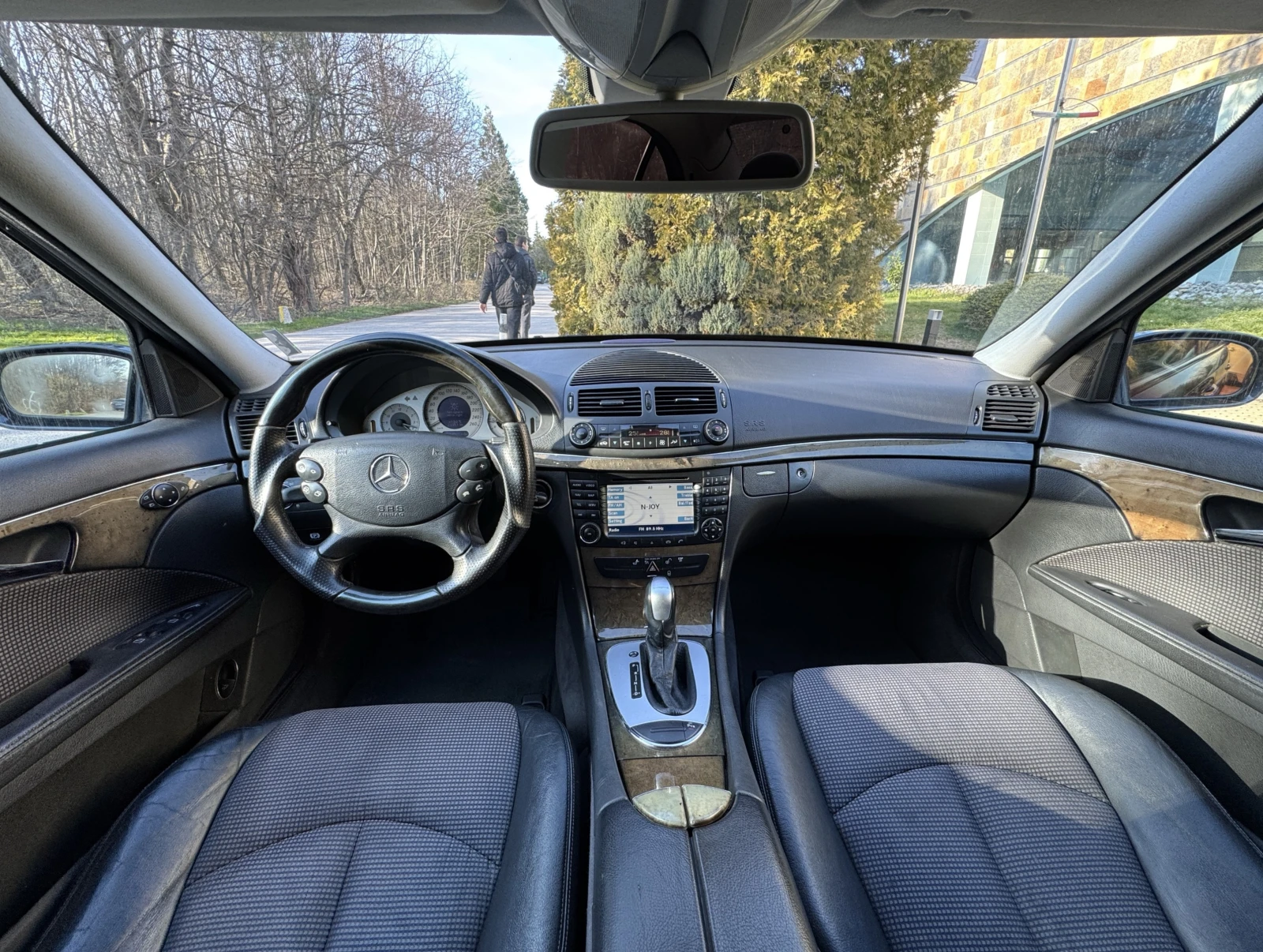 Mercedes-Benz E 320 Автоматик * БАРТЕР * ЛИЗИНГ, снимка 12 - Автомобили и джипове - 53757576