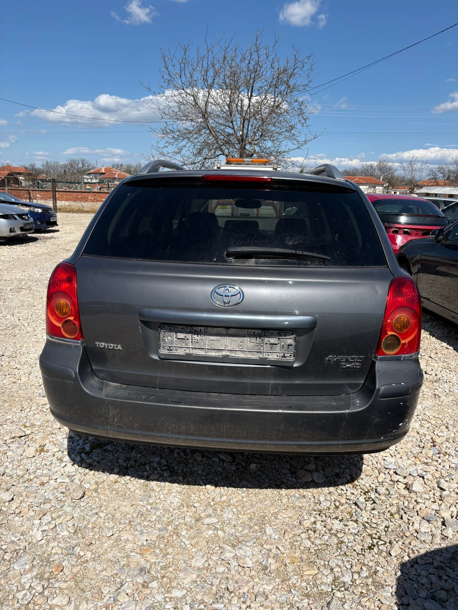 Toyota Avensis 2.0 D-4D, снимка 2 - Автомобили и джипове - 54127821