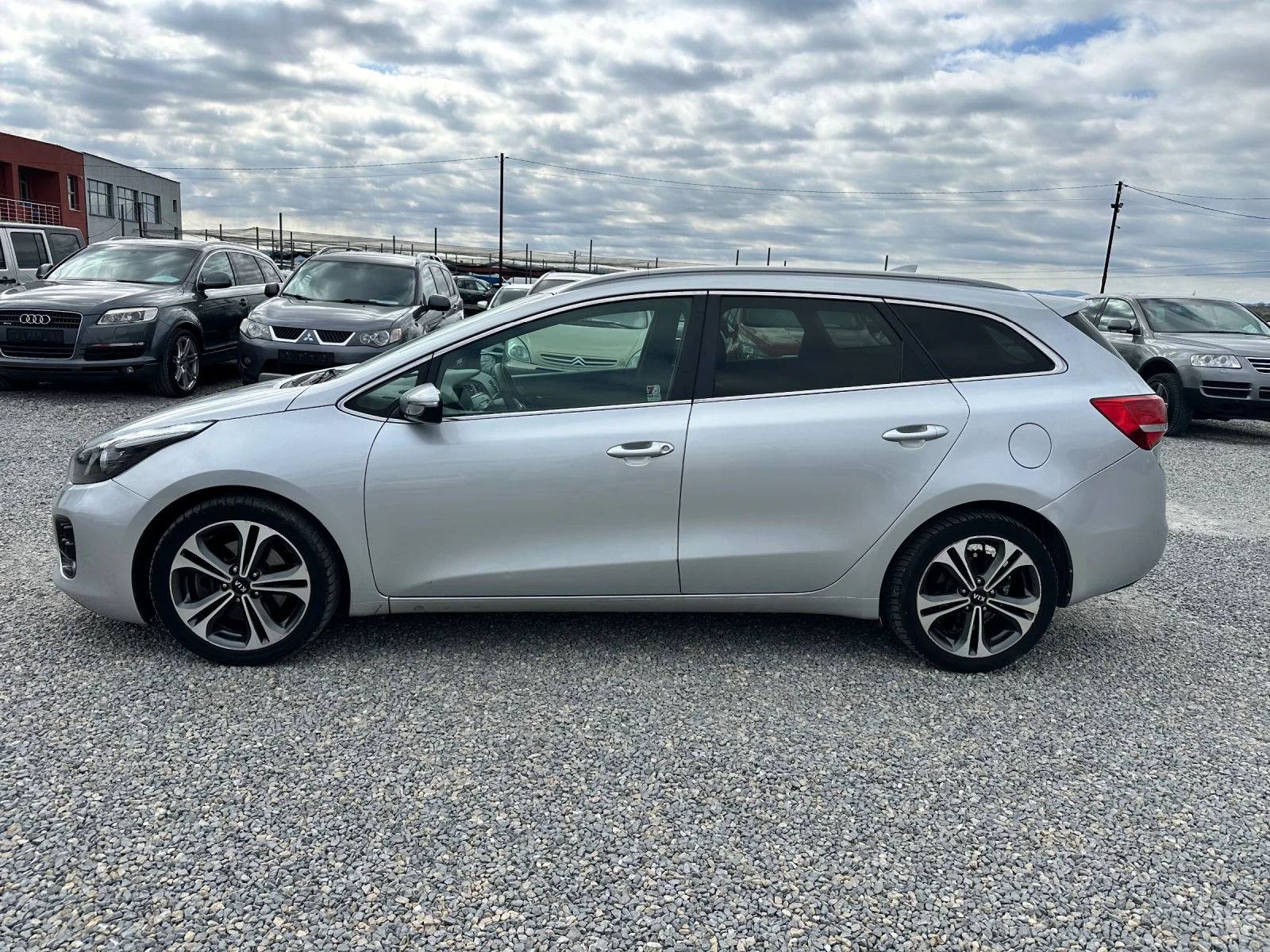 Kia Ceed 1.6D DCT, снимка 4 - Автомобили и джипове - 54147800