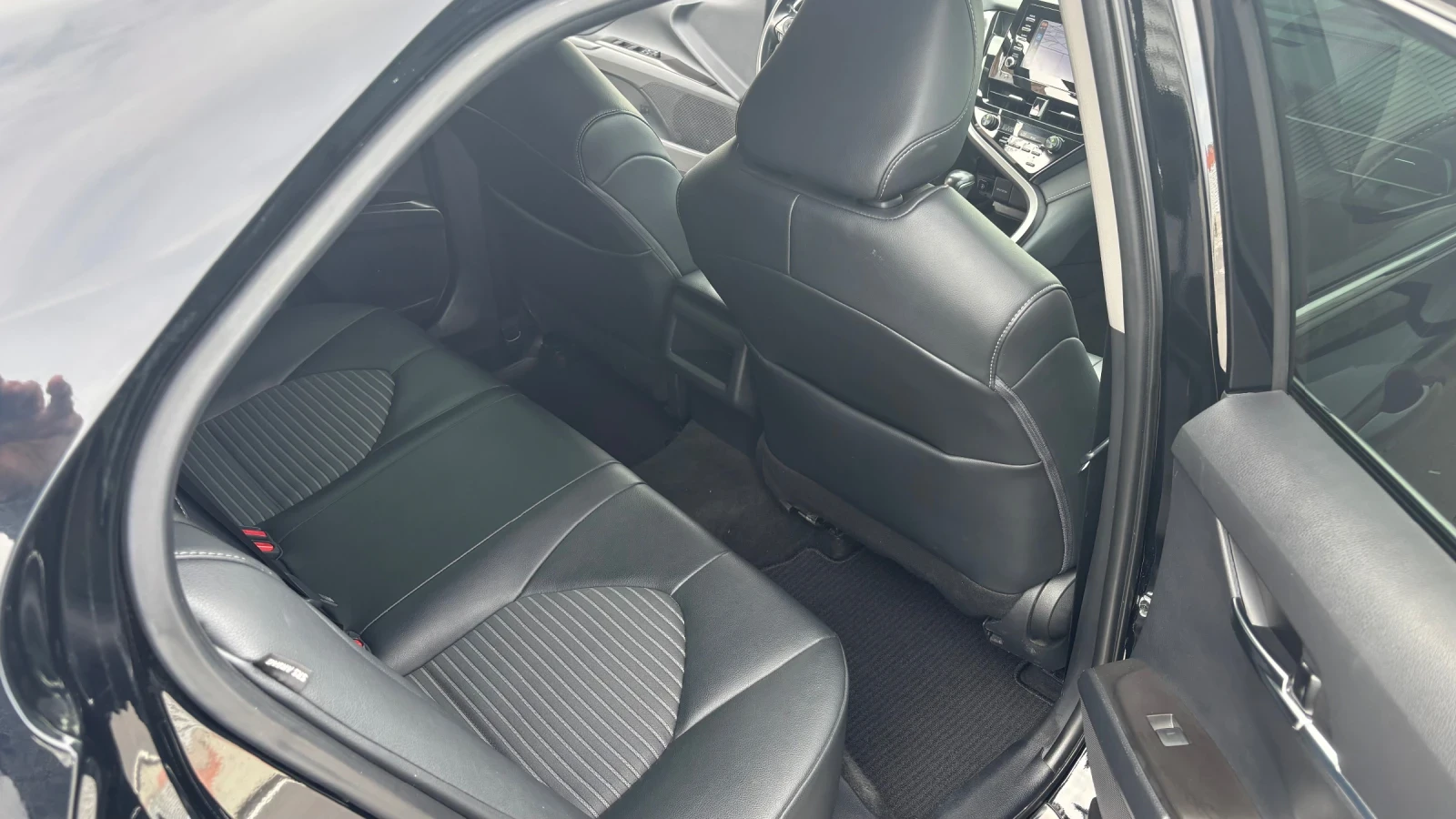 Toyota Camry SE, снимка 11 - Автомобили и джипове - 54861117