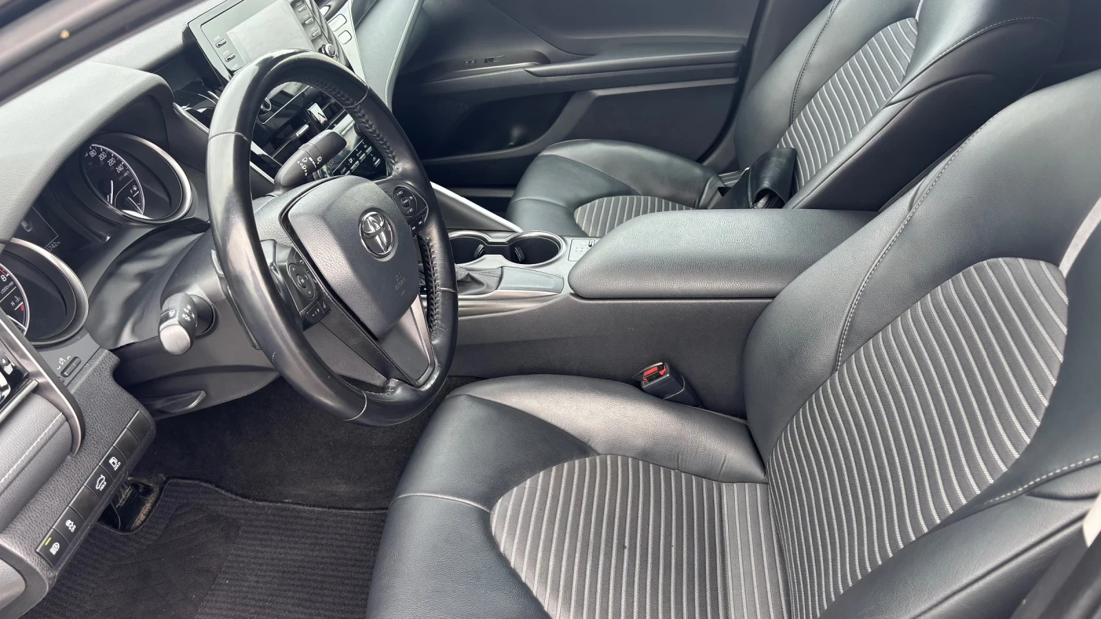 Toyota Camry SE, снимка 9 - Автомобили и джипове - 54861117