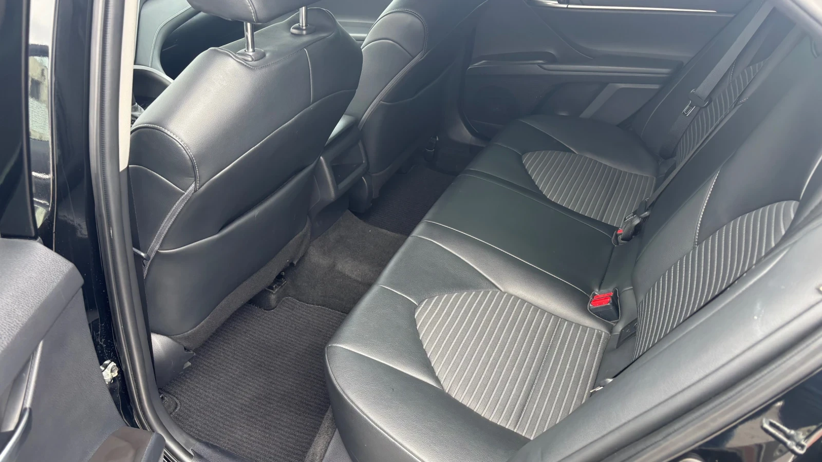 Toyota Camry SE, снимка 10 - Автомобили и джипове - 54861117