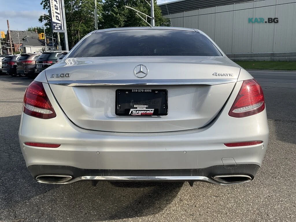 Mercedes-Benz E 300 4MATIC * АвтоКредит * (ЦЕНА ДО БГ), снимка 4 - Автомобили и джипове - 55344754