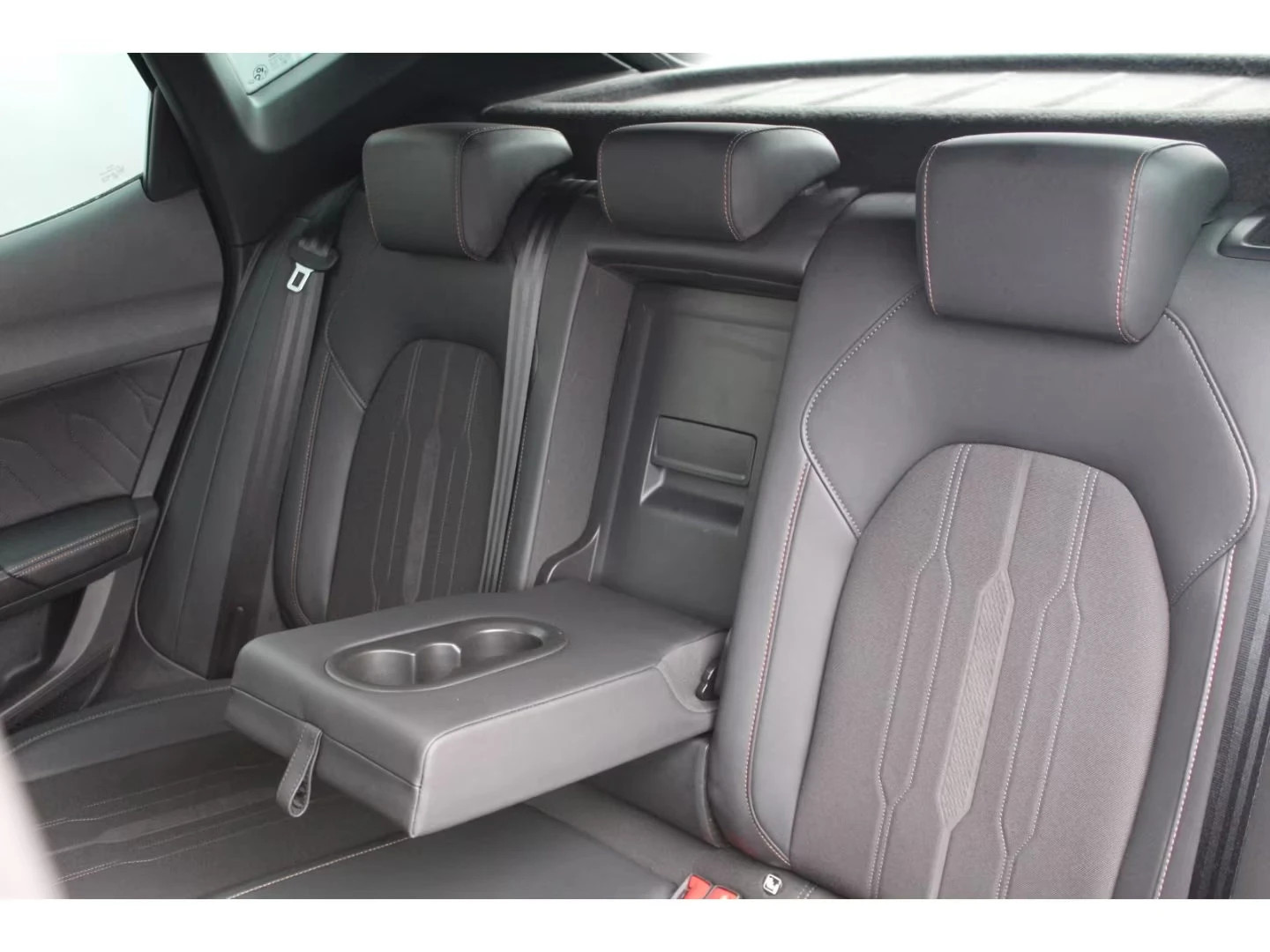 Cupra Formentor VZ/PHEV/1.4/245HP/360/PANO/DSG/CARPLAY/KLESS/661z, снимка 11 - Автомобили и джипове - 55448782