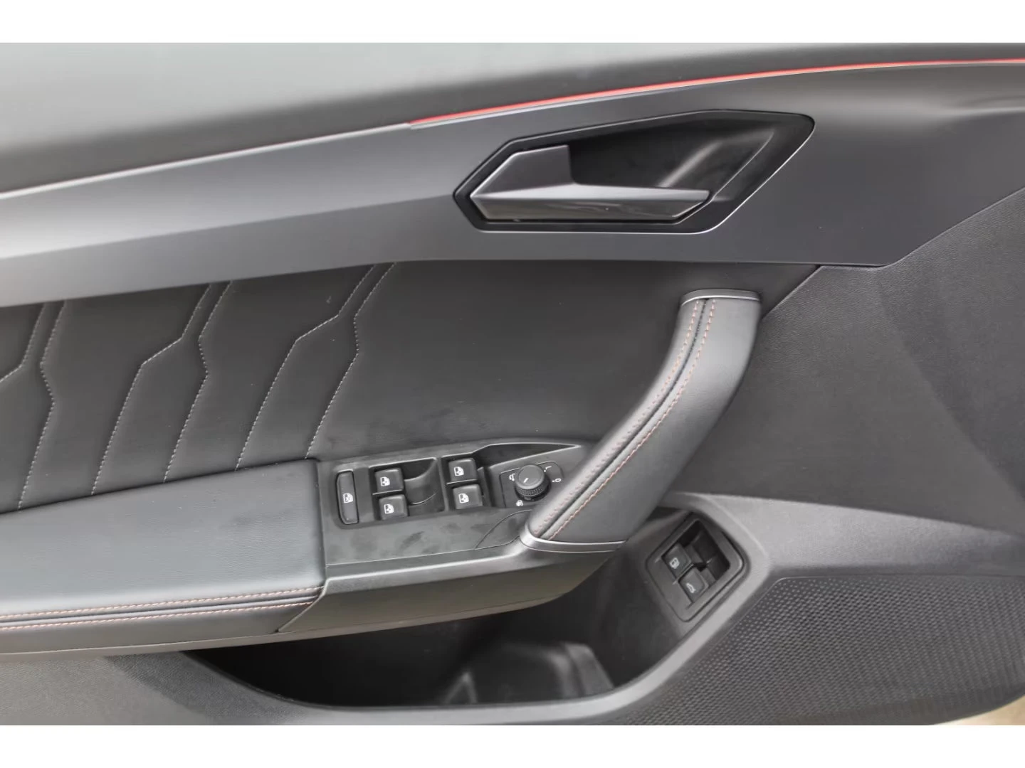 Cupra Formentor VZ/PHEV/1.4/245HP/360/PANO/DSG/CARPLAY/KLESS/661z, снимка 16 - Автомобили и джипове - 55448782
