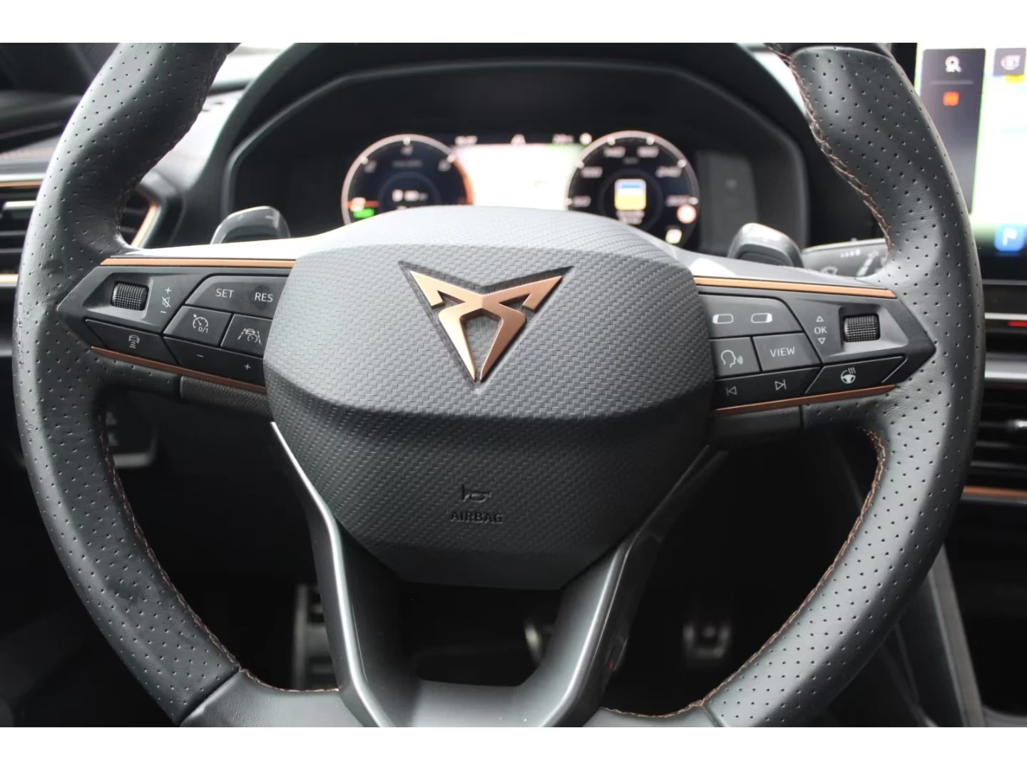 Cupra Formentor VZ/PHEV/1.4/245HP/360/PANO/DSG/CARPLAY/KLESS/661z, снимка 7 - Автомобили и джипове - 55448782
