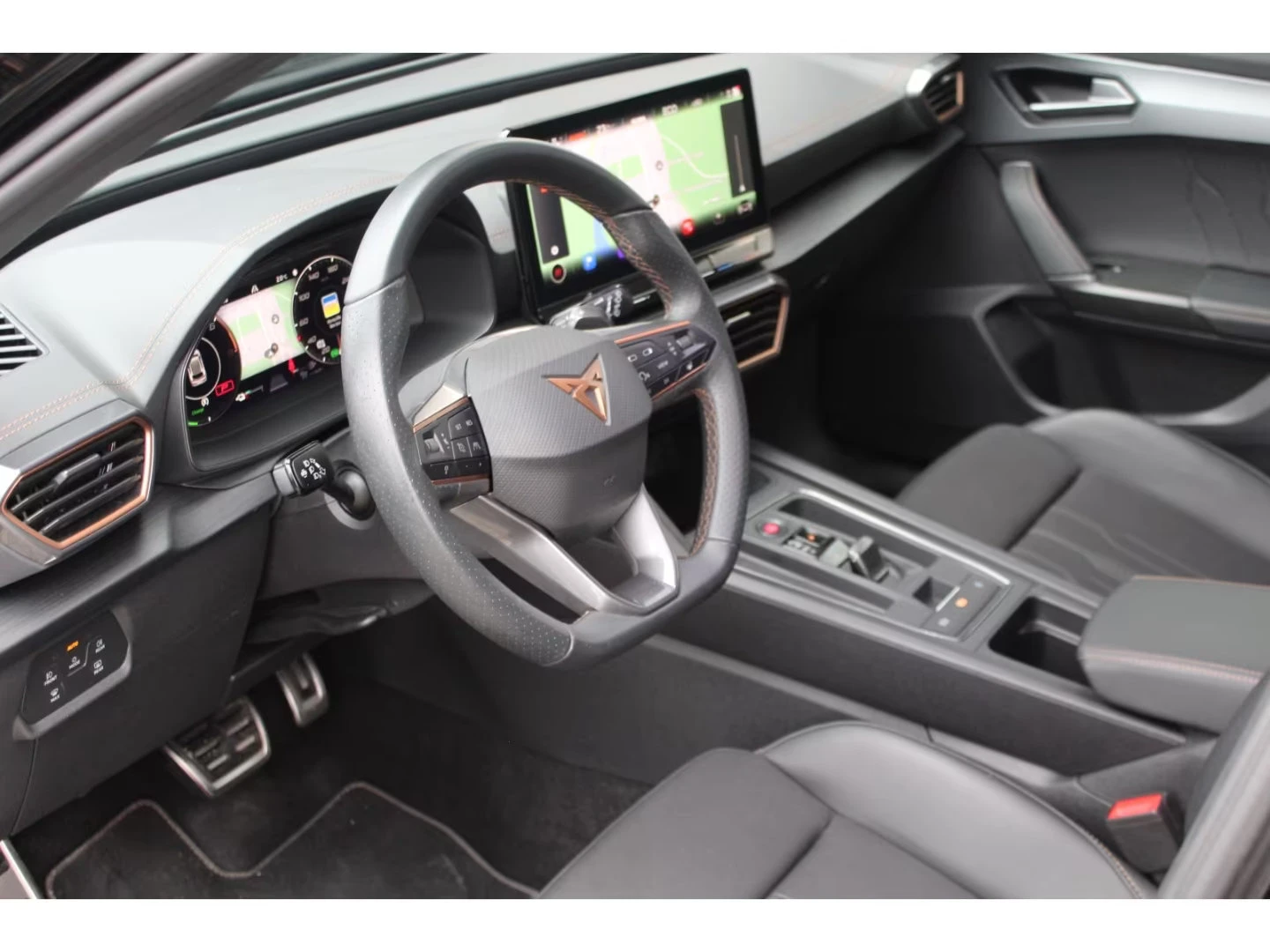 Cupra Formentor VZ/PHEV/1.4/245HP/360/PANO/DSG/CARPLAY/KLESS/661z, снимка 8 - Автомобили и джипове - 55448782