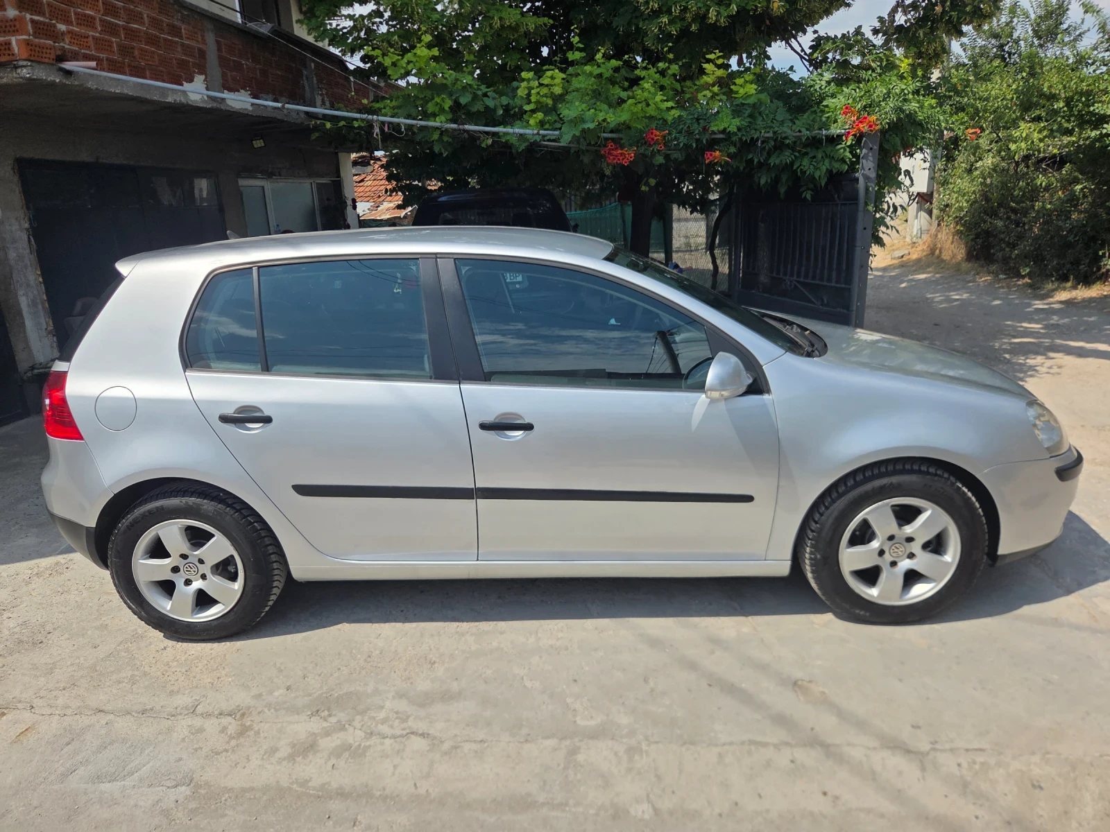 VW Golf 1.9 tdi, снимка 3 - Автомобили и джипове - 55501473