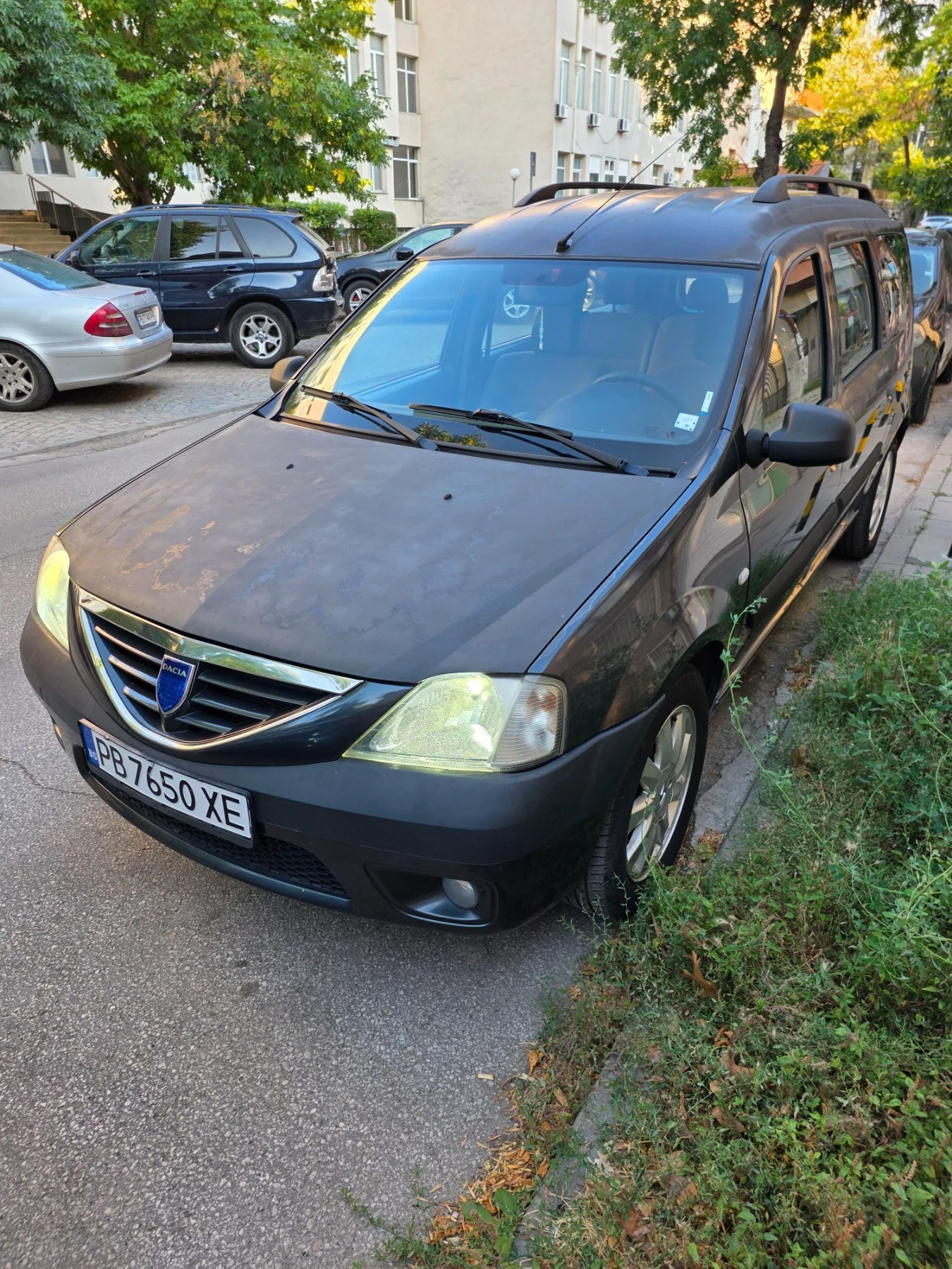 Dacia Lodgy 1.6 бенз-газ, снимка 2 - Автомобили и джипове - 55646411