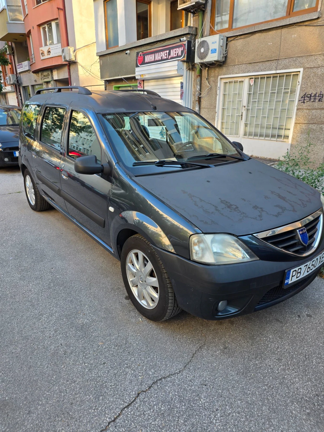 Dacia Lodgy 1.6 бенз-газ, снимка 10 - Автомобили и джипове - 55646411