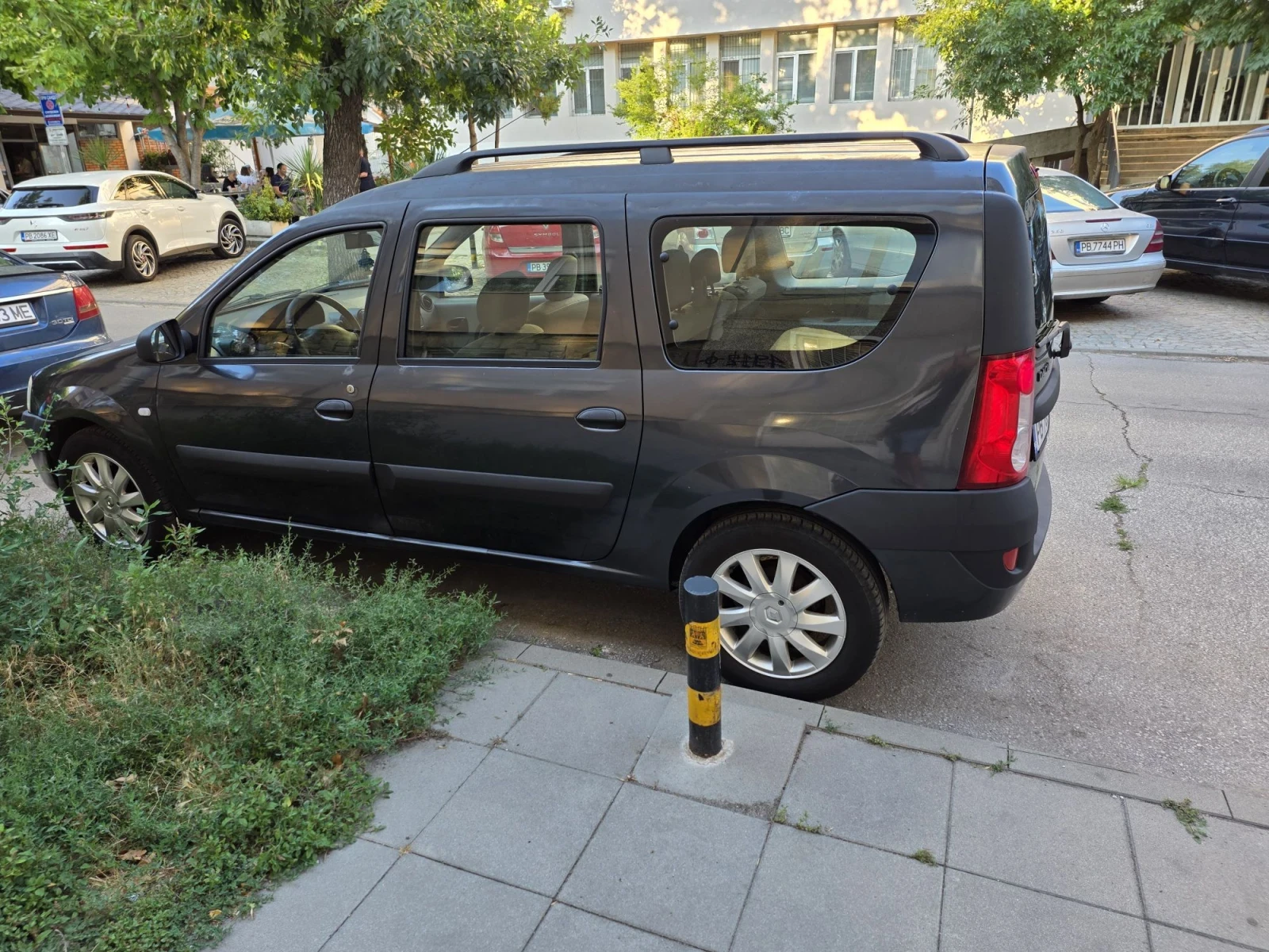 Dacia Lodgy 1.6 бенз-газ, снимка 3 - Автомобили и джипове - 55646411
