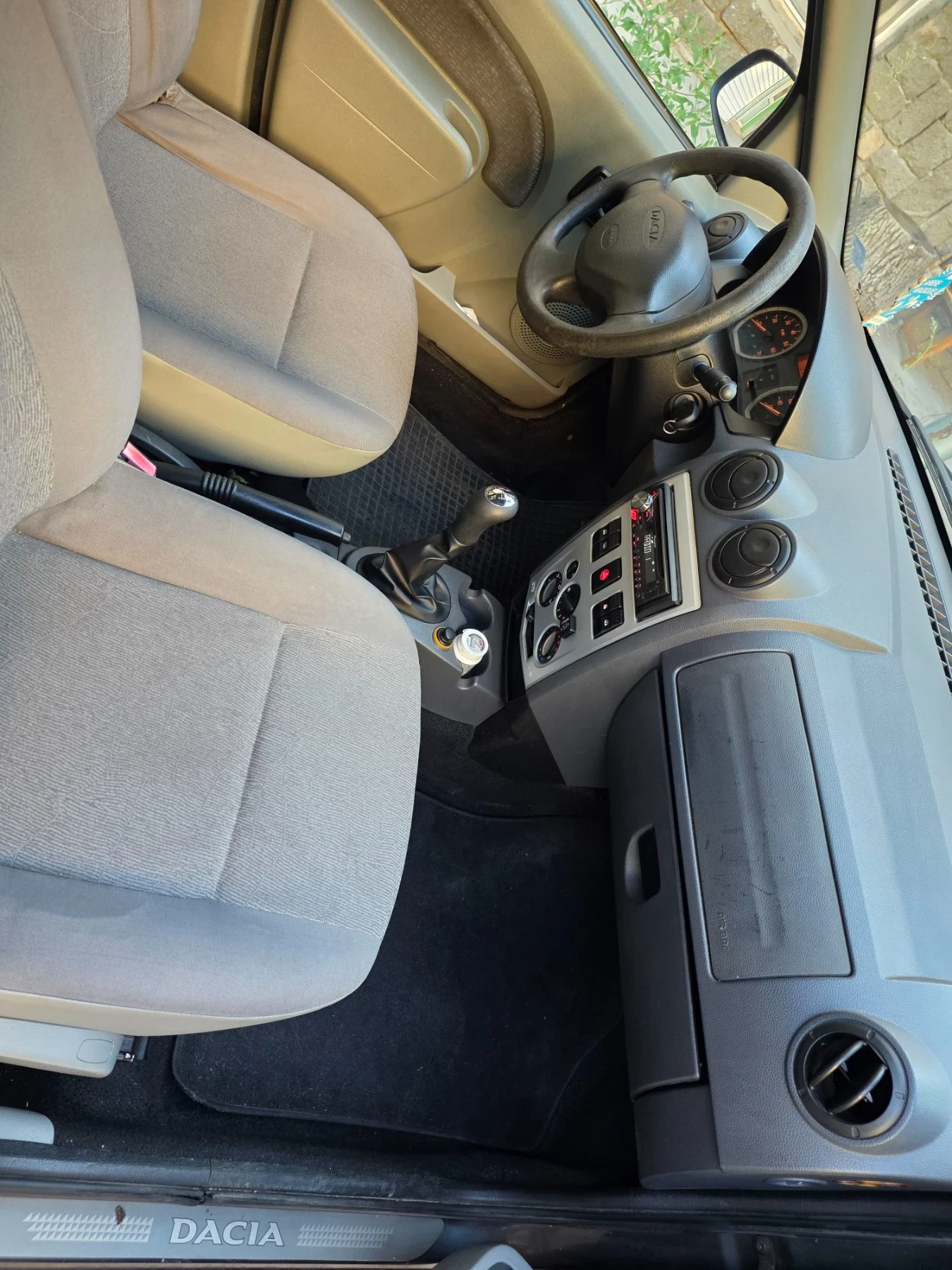 Dacia Lodgy 1.6 бенз-газ, снимка 8 - Автомобили и джипове - 55646411