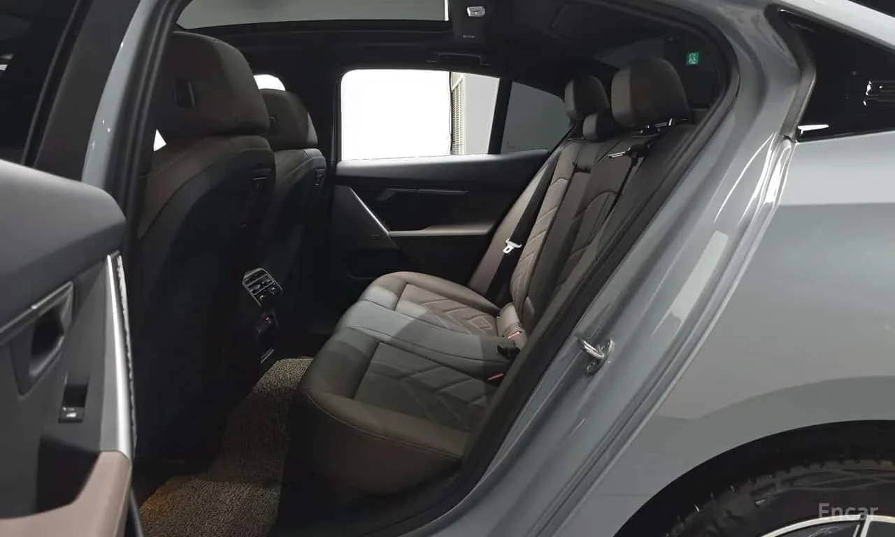 BMW 520 i M Sport * HUD * HAR/KAR* ПАМЕТ* ПАНО* , снимка 12 - Автомобили и джипове - 56295491