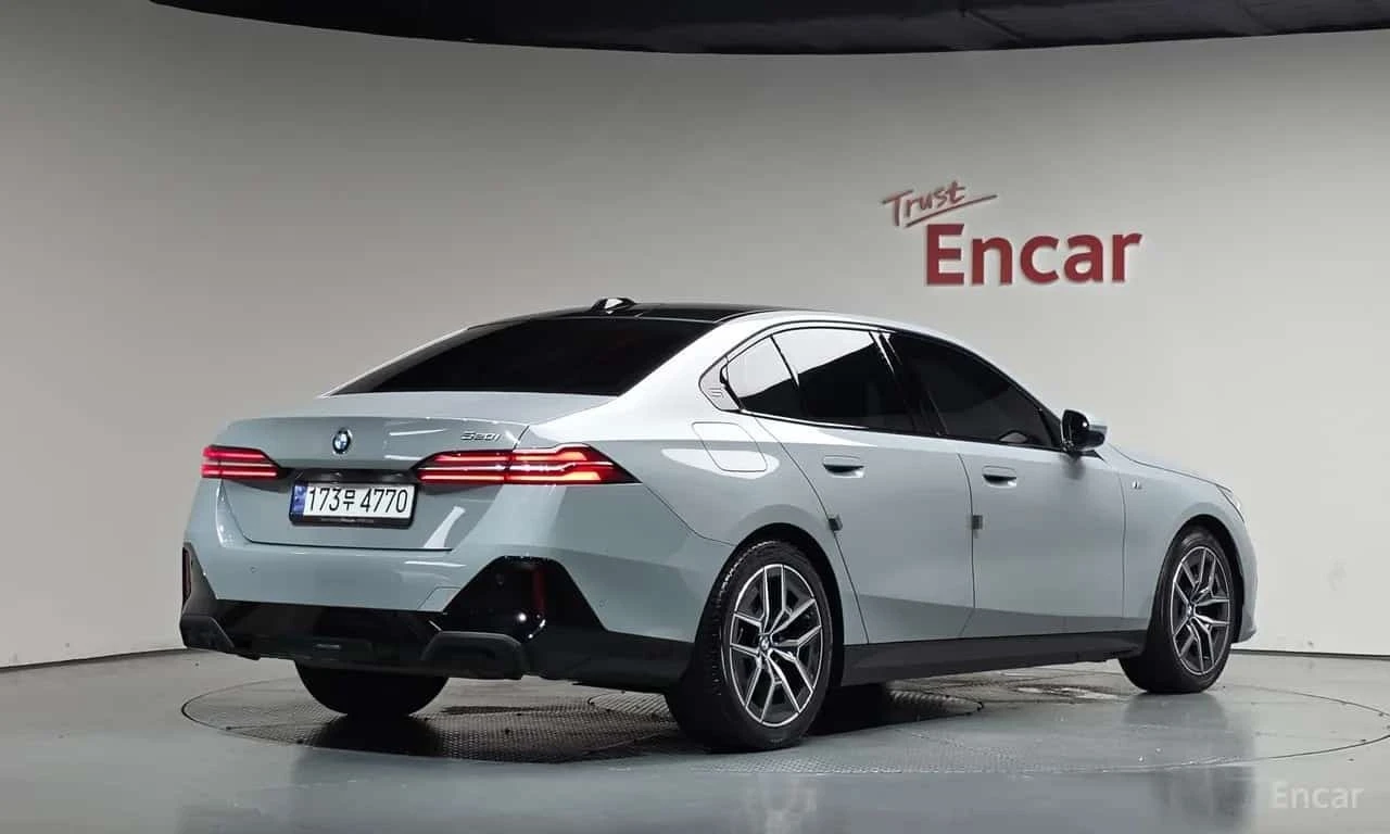 BMW 520 i M Sport * HUD * HAR/KAR* ПАМЕТ* ПАНО* , снимка 2 - Автомобили и джипове - 56295491