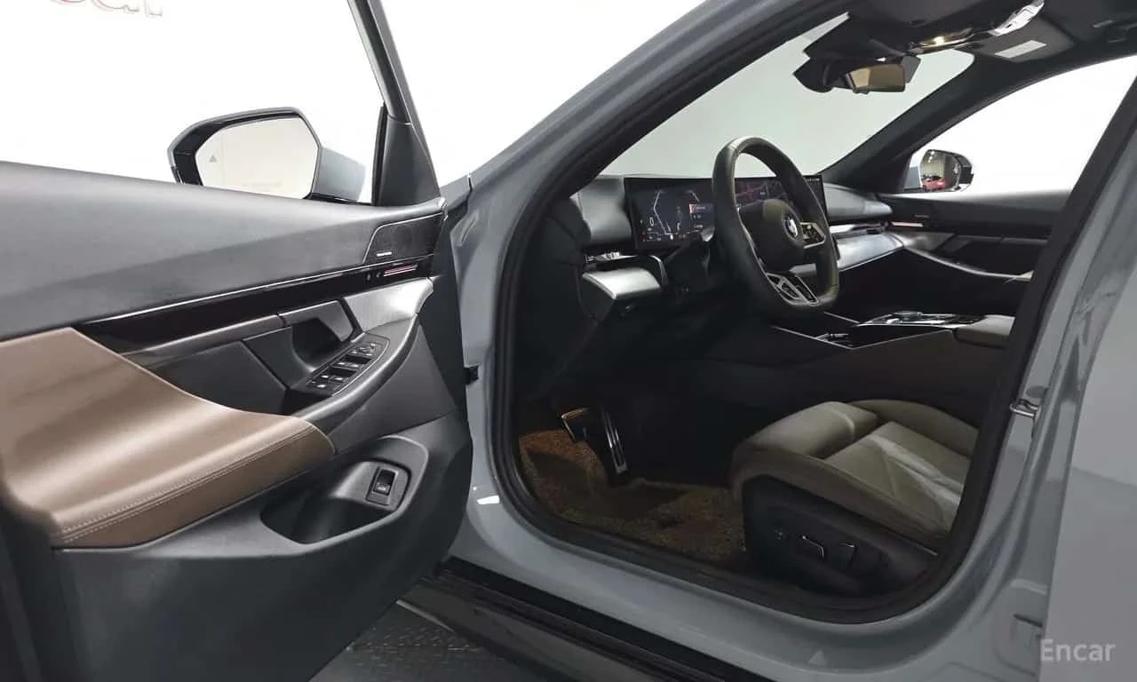 BMW 520 i M Sport * HUD * HAR/KAR* ПАМЕТ* ПАНО* , снимка 10 - Автомобили и джипове - 56295491