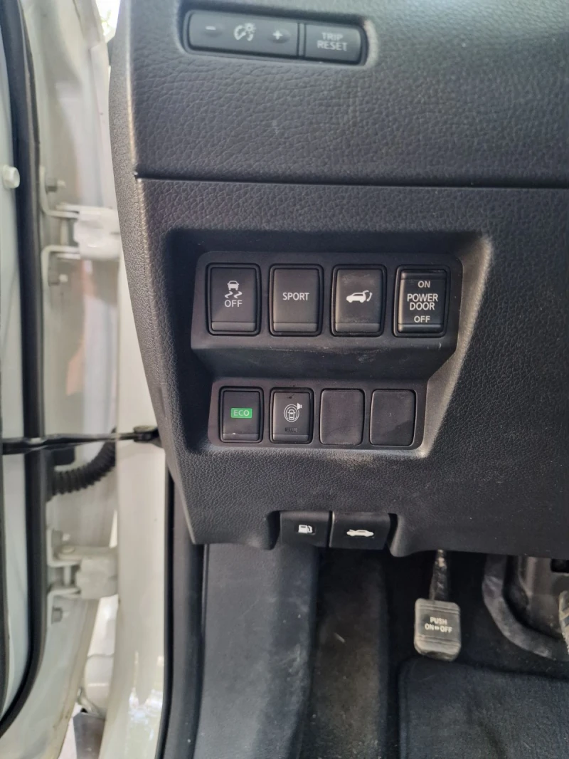 Nissan Rogue, снимка 10 - Автомобили и джипове - 52294395