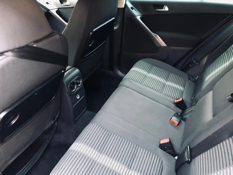 VW Tiguan 2.0TDI 4X4 AUTOMATIC , снимка 9 - Автомобили и джипове - 52727162