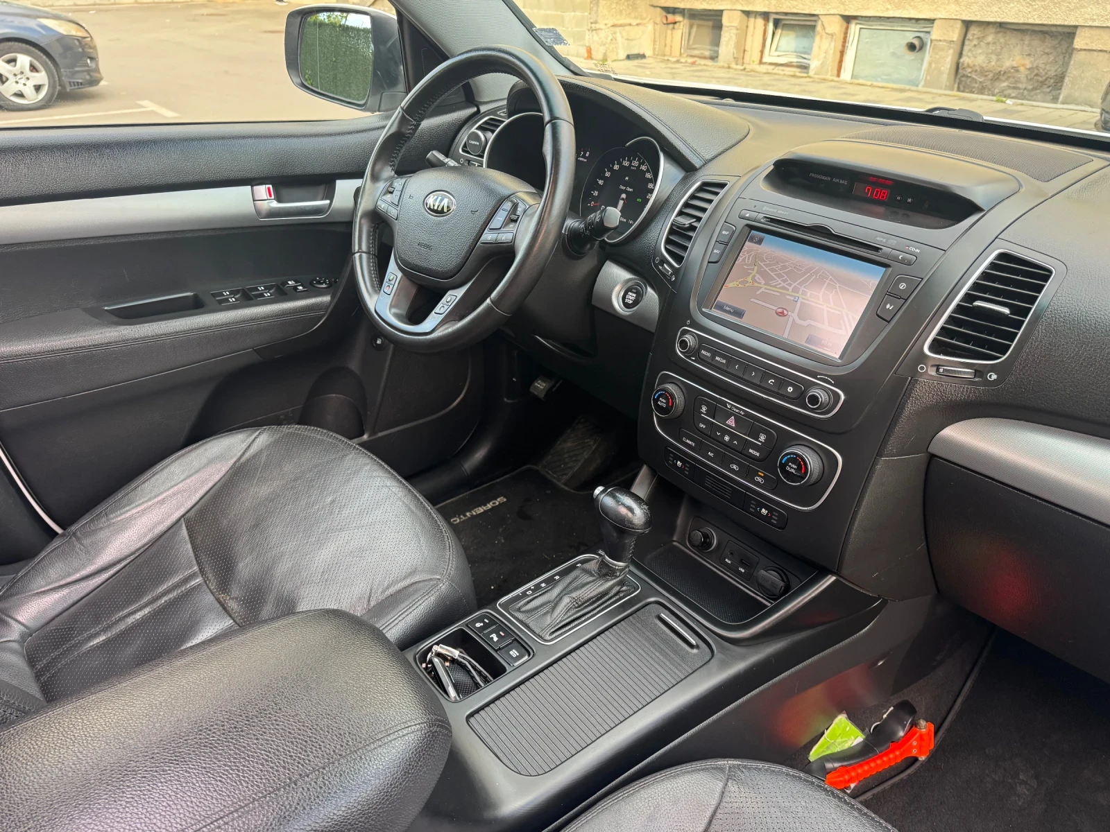 Kia Sportage 2.4 GDi / Navi / Pano / Обдухване - изображение 8
