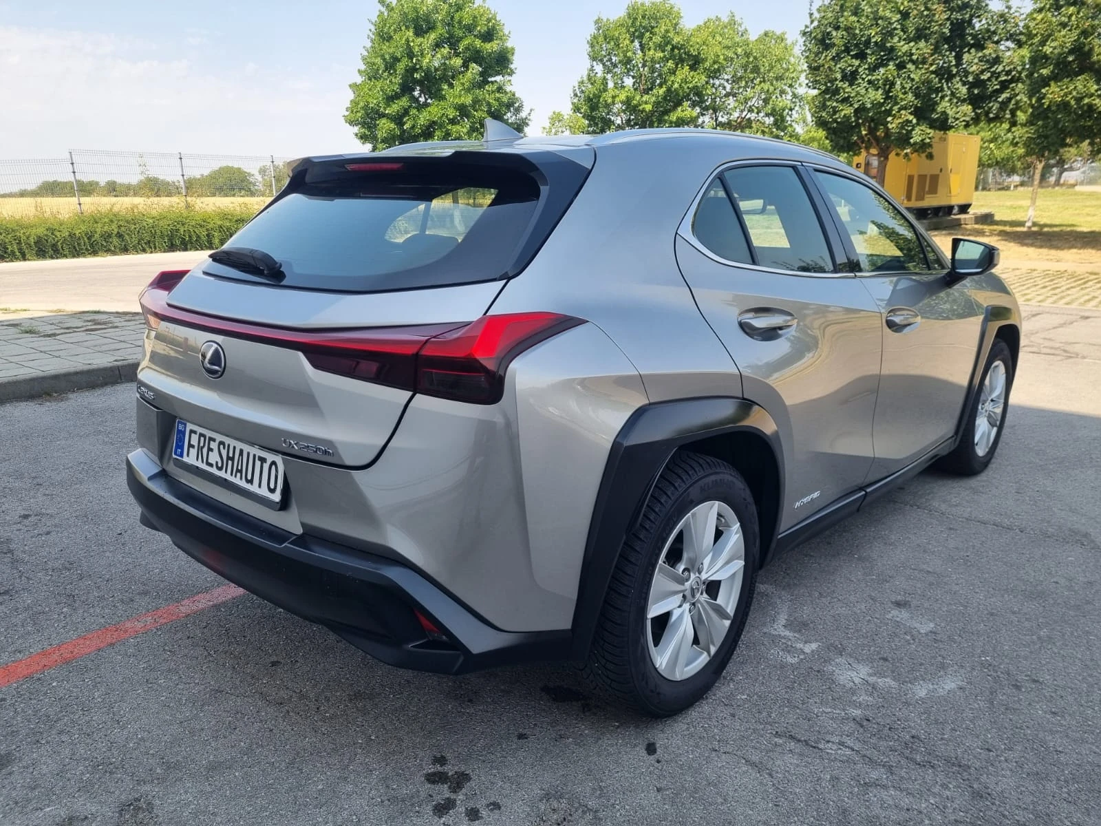 Lexus UX 250h 2.0HYBRID Гаранция от Тойота България!! - изображение 4