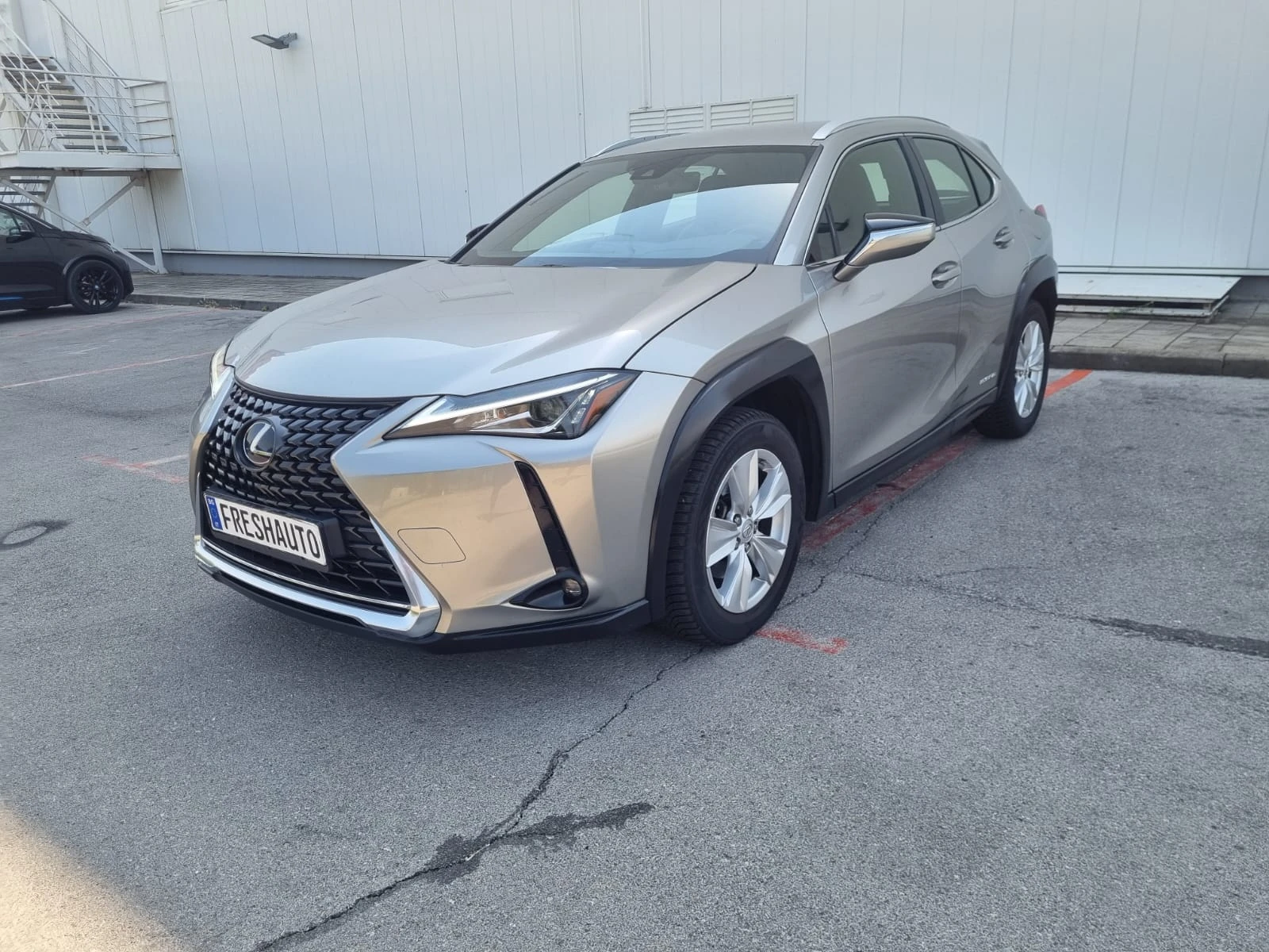 Lexus UX 250h 2.0HYBRID Гаранция от Тойота България!! - изображение 3