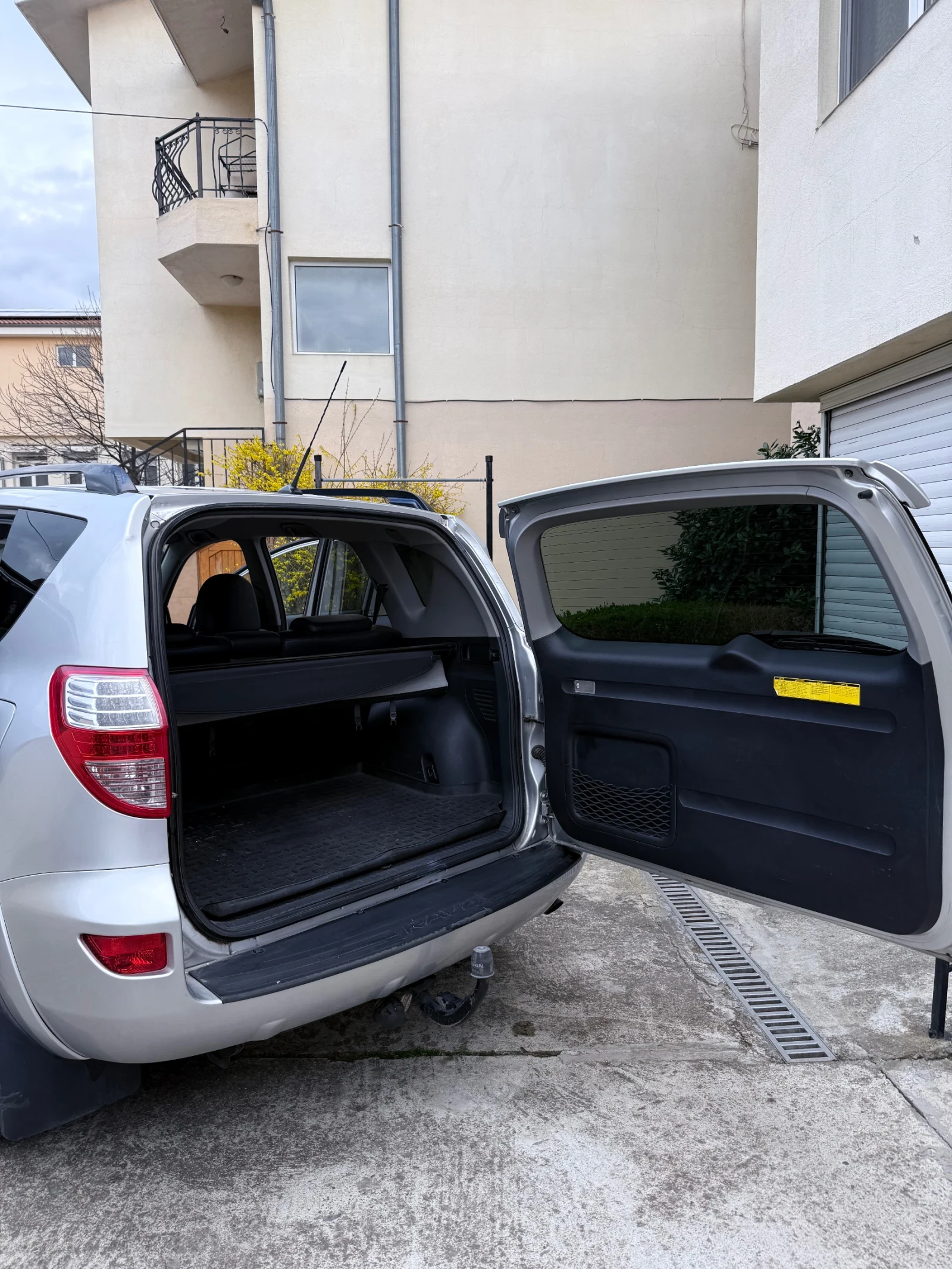 Toyota Rav4, снимка 4 - Автомобили и джипове - 54045174