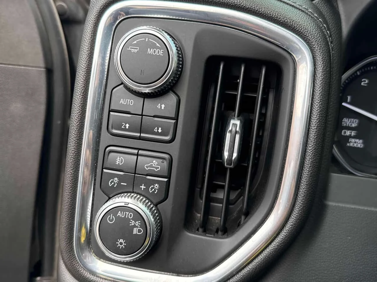 Gmc Sierra * Elevation * PANO* KEYLESS* ПОДГРЕВ* , снимка 11 - Автомобили и джипове - 54250883