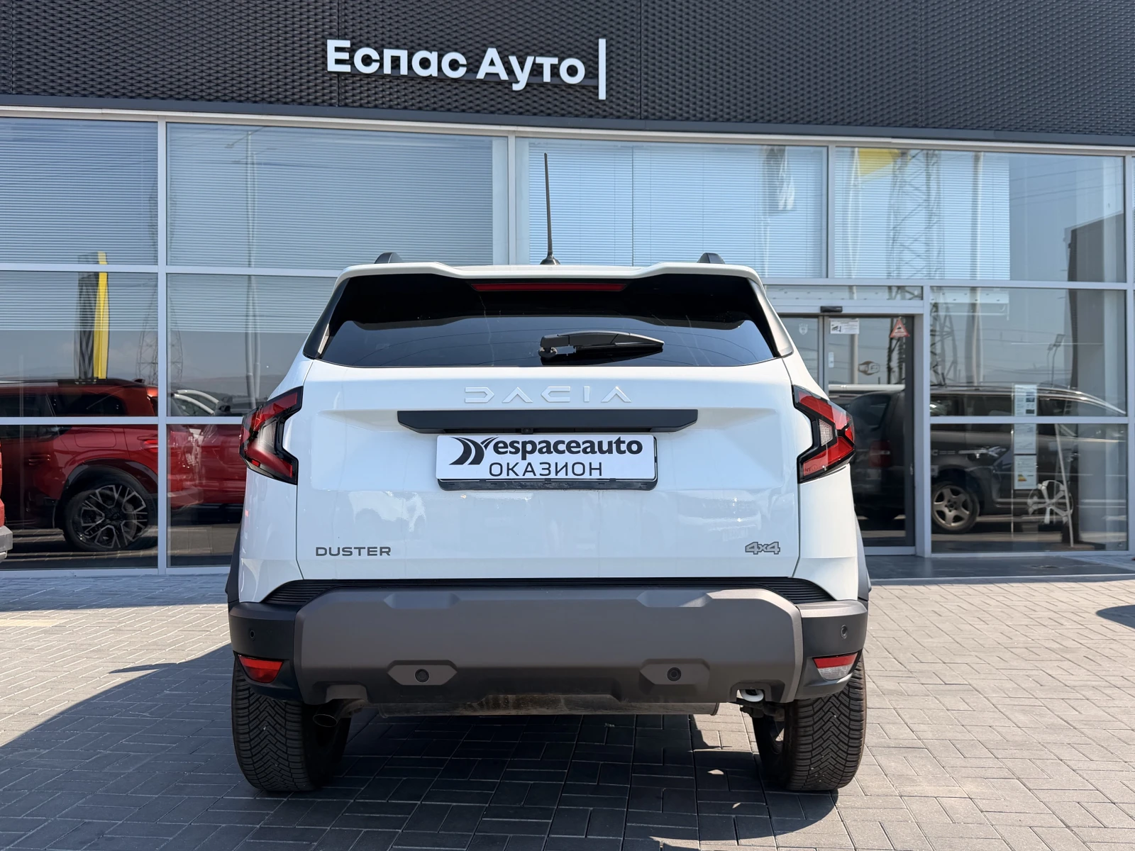 Dacia Duster 1.2 ТCe / 130 к.с. / 4х4  КАПАРИРАН, снимка 5 - Автомобили и джипове - 55587741