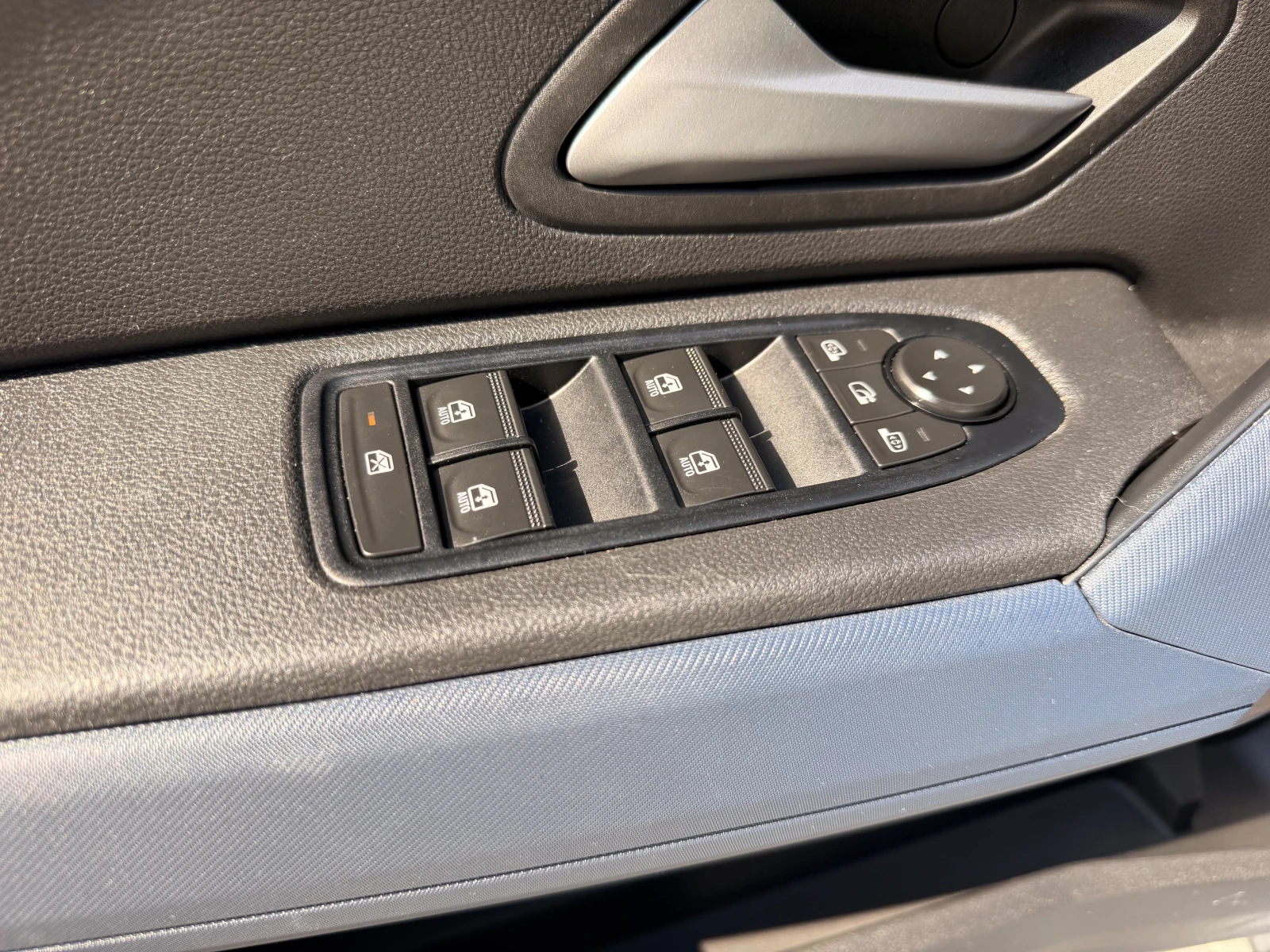 Dacia Duster 1.2 ТCe / 130 к.с. / 4х4  КАПАРИРАН, снимка 11 - Автомобили и джипове - 55587741