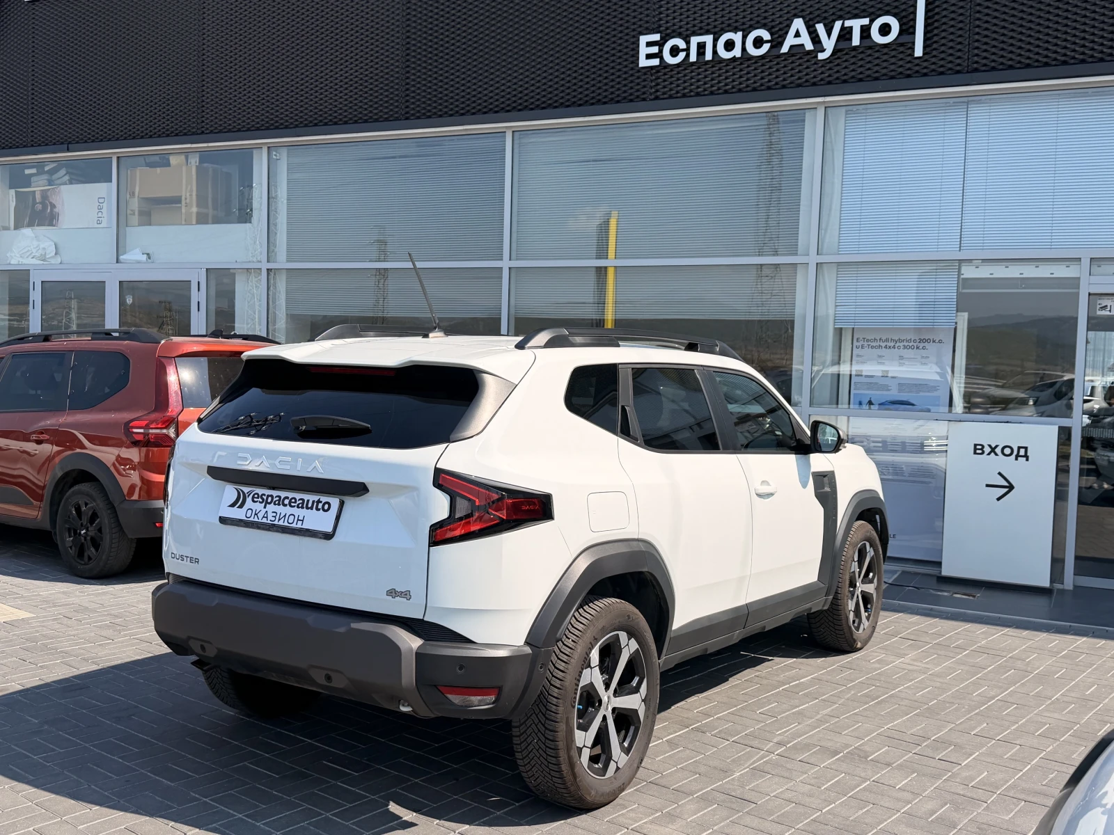 Dacia Duster 1.2 ТCe / 130 к.с. / 4х4  КАПАРИРАН, снимка 4 - Автомобили и джипове - 55587741