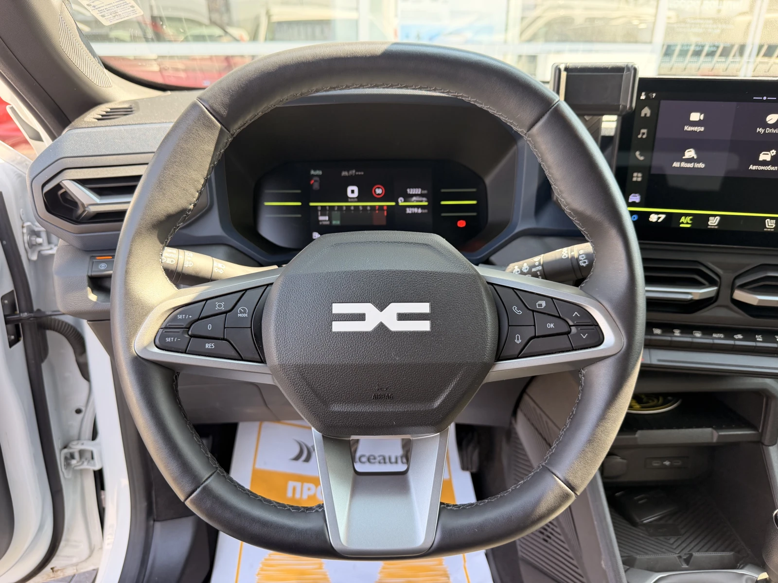 Dacia Duster 1.2 ТCe / 130 к.с. / 4х4  КАПАРИРАН, снимка 9 - Автомобили и джипове - 55587741