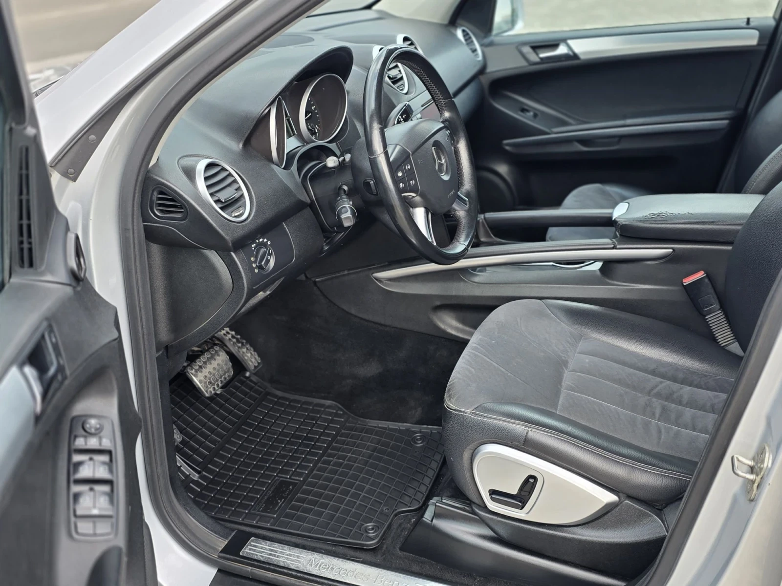 Mercedes-Benz ML 320 3.2CDI 224 k.c. 4 matic, снимка 8 - Автомобили и джипове - 56140352